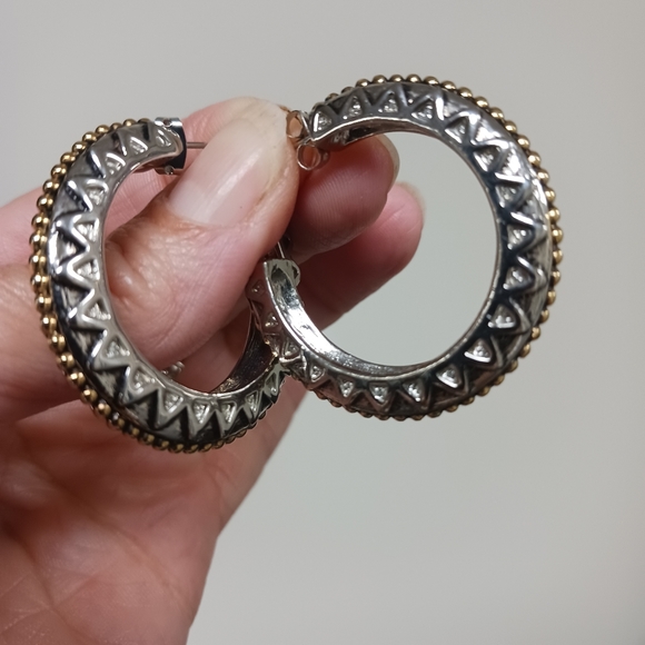 NWOT Chicos Hoop Earrings Silver and Gold Two Tone Ribbed Retro post back - Picture 11 of 16